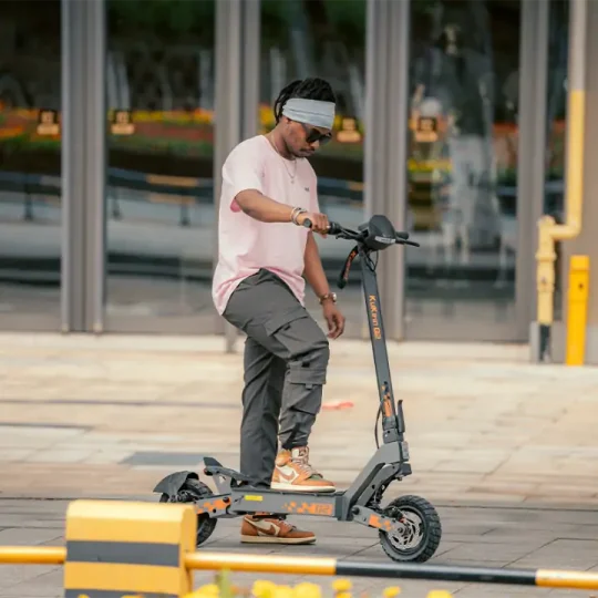 KuKirin G2 45km-h Max Speed, 800W Motor, 48V 15.6Ah Super Large Battey Electric Scooter_5 KuKirin G2 Elektroroller – Maximalgeschwindigkeit 45 km/h, 800W Motor, 48V 15,6Ah Super-Akku