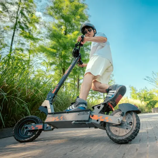 KuKirin G2 45km-h Max Speed, 800W Motor, 48V 15.6Ah Super Large Battey Electric Scooter_6 KuKirin G2 Elektroroller – Maximalgeschwindigkeit 45 km/h, 800W Motor, 48V 15,6Ah Super-Akku